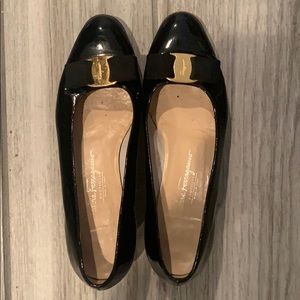 Salvatore Ferragamo Vara Pumps 7.5 C